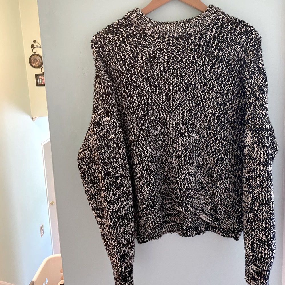 H&M black & white oversized sweater (M)